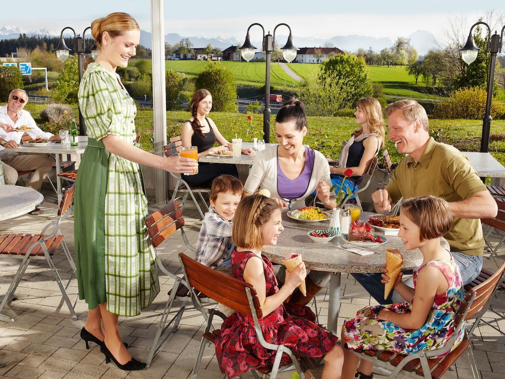 Hotel Landzeit Restaurant Voralpenkreuz Sattledt Zewnętrze zdjęcie