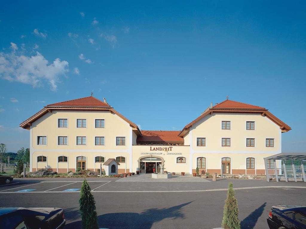 Hotel Landzeit Restaurant Voralpenkreuz Sattledt Zewnętrze zdjęcie